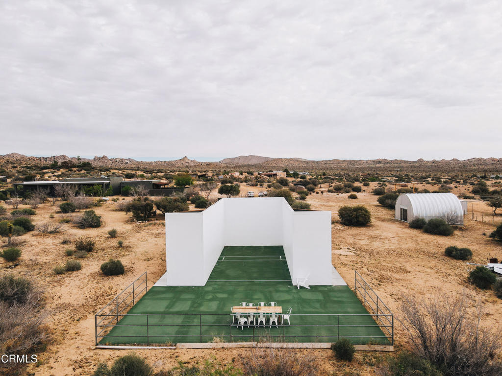 https://media.crmls.org/mediaz/84398185-43aa-44f6-ae36-2bd9c9b53d4f.jpg?preset=X-Large