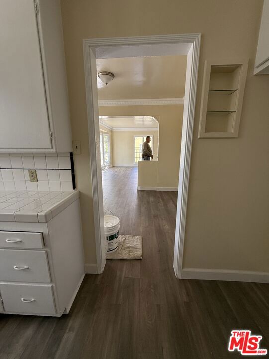 4196 5th Avenue, Los Angeles CA: https://media.crmls.org/mediaz/8439ff2a-dd22-437f-a984-ab8e079248a8.jpg