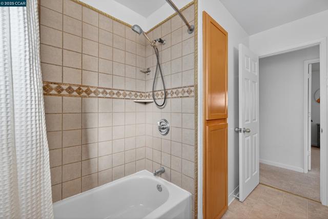 3904 Meadowbrook Cir, Pittsburg CA: https://media.crmls.org/mediaz/843a3251-c11f-4d83-a625-6656b1a41f8e.jpg
