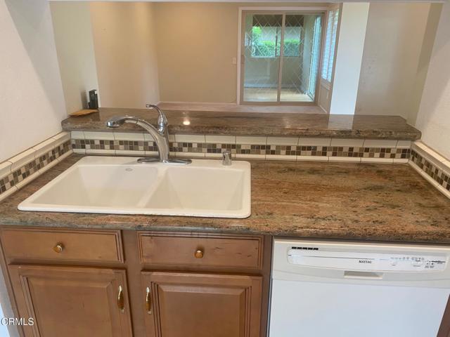 15103 15103 Village 15, Camarillo CA: https://media.crmls.org/mediaz/843a98b6-1d23-454a-be4f-714dc4f2554f.jpg
