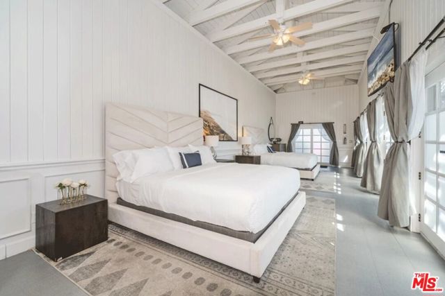 28600 Pacific Coast Highway, Malibu CA: https://media.crmls.org/mediaz/843ac960-db09-45ac-8021-27f28d3d887a.jpg