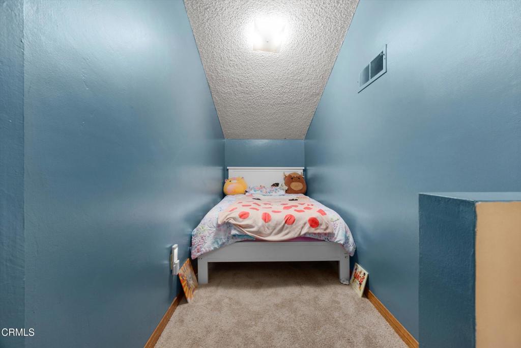 https://media.crmls.org/mediaz/843adbe3-51e5-4b34-b384-43a8b3a8d9b8.jpg?preset=X-Large