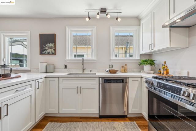 803 Evelyn Ave, Albany CA: https://media.crmls.org/mediaz/843b0952-5e37-4e38-bd4d-b099a720f74d.jpg