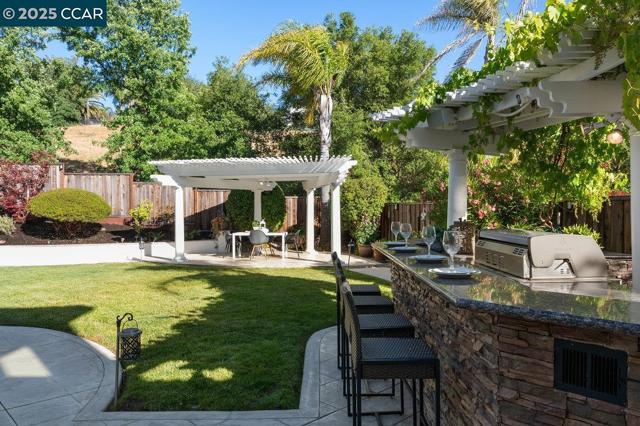 9662 Velvet Leaf Cir, San Ramon CA: https://media.crmls.org/mediaz/843b7bac-2717-4c39-a3d4-641803b74243.jpg