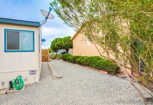 1010 E Bobier, Vista CA: https://media.crmls.org/mediaz/843bcb0d-296f-400a-895e-a1c7b6137817.jpg