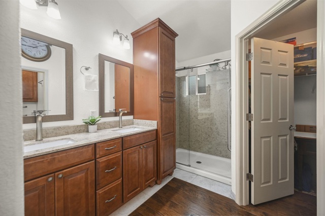 Image 17 of 34 For 415 Orchard View Ave