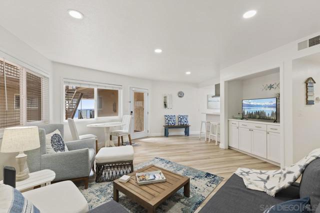 803 S Pacific St, Oceanside CA: https://media.crmls.org/mediaz/843bf315-ad24-4955-817b-6772075c4673.jpg