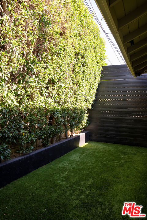 2220 Richland Avenue, Los Angeles CA: https://media.crmls.org/mediaz/843bf5d1-ed6a-46b1-b34e-9f8a424a829f.jpg