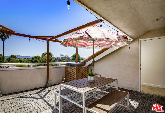 11536 Burbank Boulevard, North Hollywood CA: https://media.crmls.org/mediaz/843c1086-4add-4f41-82dd-2f4daeb5ae93.jpg