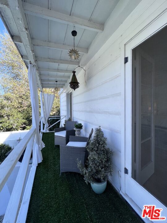 219 Winchester Avenue, Glendale CA: https://media.crmls.org/mediaz/843c8513-873b-4758-95ac-bbf653561c8d.jpg
