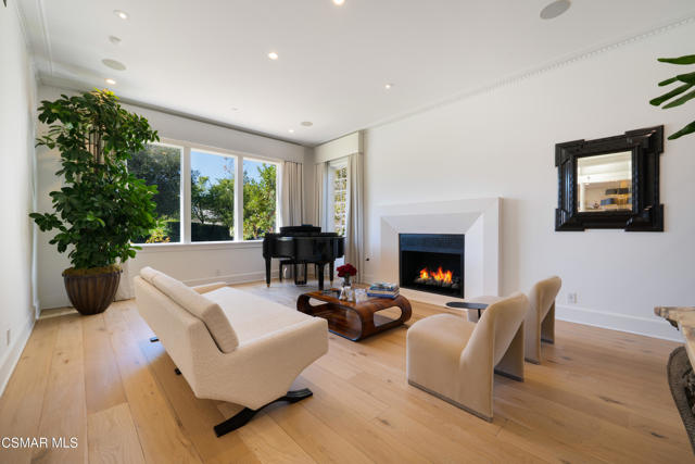 2160 Marshbrook Road, Thousand Oaks CA: https://media.crmls.org/mediaz/843ca7f7-6afa-4d90-9ea4-182abea297d2.jpg