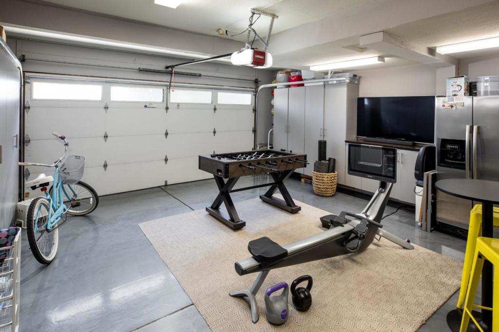 https://media.crmls.org/mediaz/843d0e44-c189-4475-bcc8-61c718e0612c.jpg?preset=X-Large