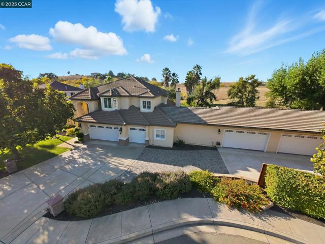 1975 Holly Creek Pl, Concord CA: https://media.crmls.org/mediaz/843d5c28-3d3f-44c0-aaa4-014b172d85b1.jpg