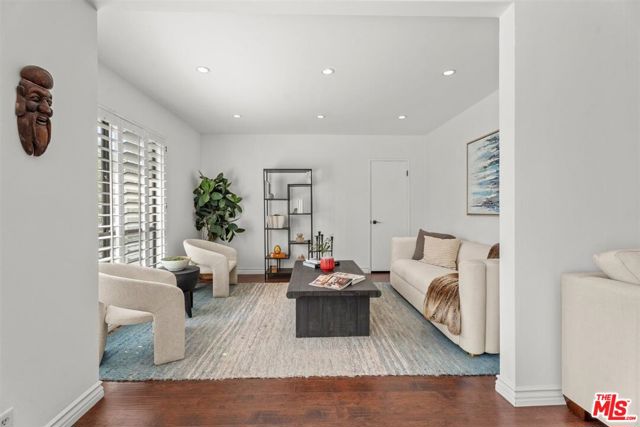 853 S Le Doux Road, Los Angeles CA: https://media.crmls.org/mediaz/843d67fc-3c5c-4aea-afd4-e83bb83f158b.jpg