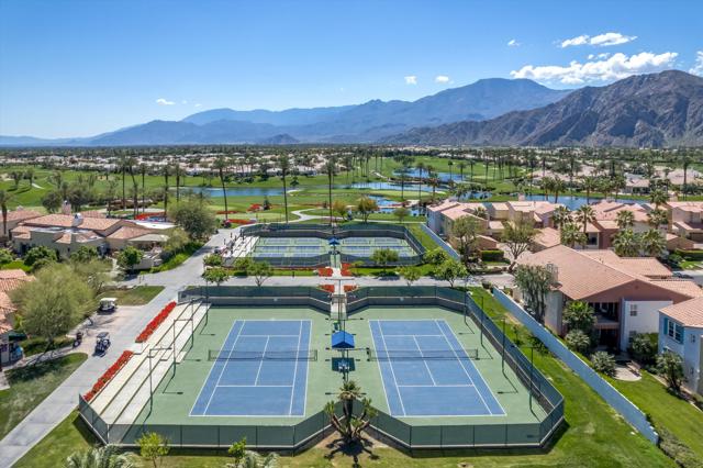 80143 Miramonte Lane, La Quinta CA: https://media.crmls.org/mediaz/843d7923-3d5c-4ae6-b7ae-e6063ab49097.jpg
