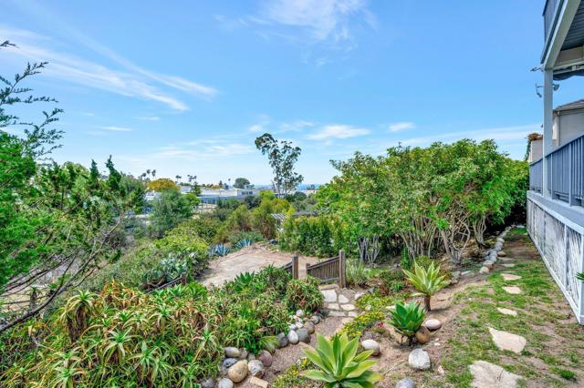 1211 W Muirlands Dr, La Jolla CA: https://media.crmls.org/mediaz/843d842d-cc2a-4b17-8620-1005d7186c1e.jpg