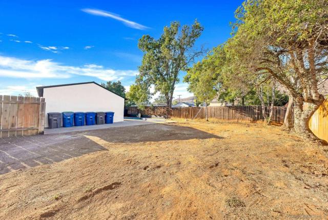 1301 Clove St, El Cajon CA: https://media.crmls.org/mediaz/843e0d37-3309-439f-851f-4a7e504c4217.jpg