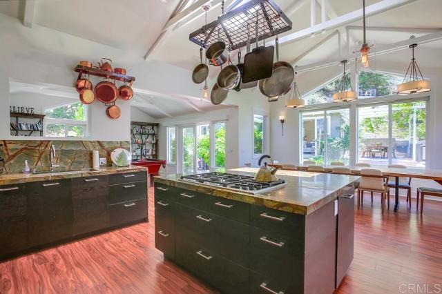 Detail Gallery Image 22 of 55 For 907 Poppy Lane, Carlsbad,  CA 92011 - 4 Beds | 4 Baths
