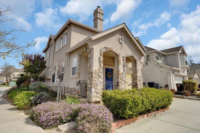 1898 Bradbury Street, Salinas CA: https://media.crmls.org/mediaz/843efd68-27a3-4cc9-a6f5-4366e4de5369.jpg