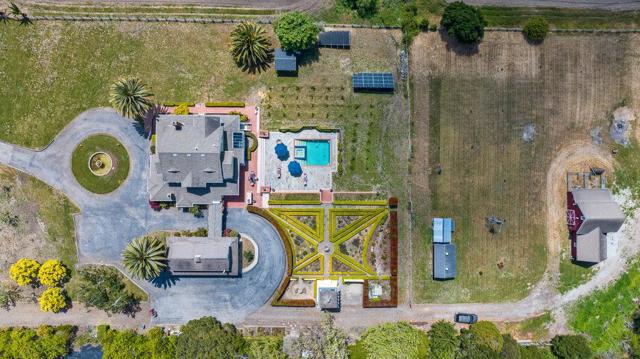 180 Dicicco Terrace, Watsonville CA: https://media.crmls.org/mediaz/843f0dd1-e4df-497c-b851-ff8074f0a9dc.jpg