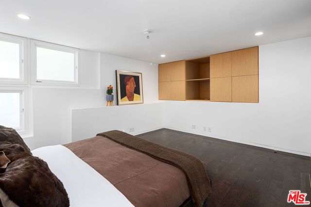1415 Summitridge Drive, Beverly Hills CA: https://media.crmls.org/mediaz/843f7456-d9bd-4430-9410-77553ddcea3e.jpg