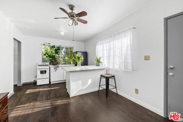 5184 Caspar Avenue, Los Angeles CA: https://media.crmls.org/mediaz/843fa924-c108-4a09-8754-b5a3f31c21b1.jpg