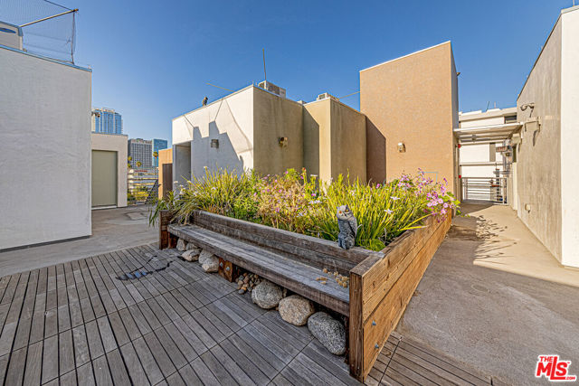 903 S New Hampshire Avenue, Los Angeles CA: https://media.crmls.org/mediaz/843fcb7a-d400-4f27-95a2-d3d0f8b5c630.jpg