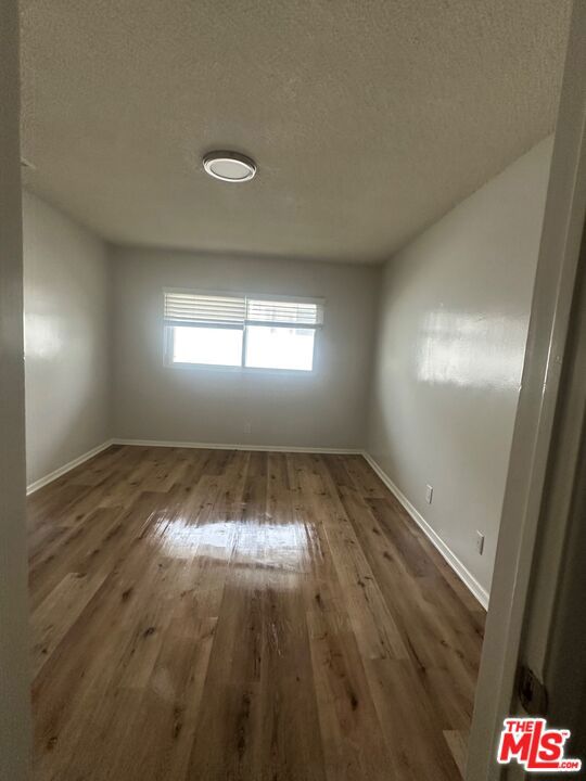212 E Tamarack Avenue, Inglewood CA: https://media.crmls.org/mediaz/8440175f-ae69-42a8-98ff-a4ea04c3f275.jpg