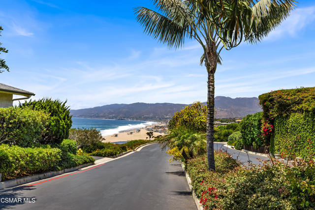 6766 Las Olas Way, Malibu CA: https://media.crmls.org/mediaz/84408fd5-f128-45e7-90ab-3193bfe03fd3.jpg