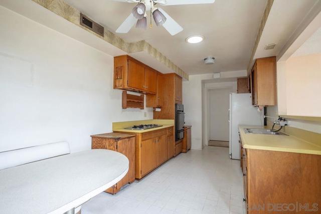 97 East Whitney Street, Chula Vista CA: https://media.crmls.org/mediaz/844090e6-bf0e-48eb-95ed-4560354c43b5.jpg