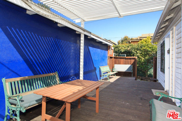547 Brooks Avenue, Venice CA: https://media.crmls.org/mediaz/8440e1bb-a80b-40c1-bd98-3960461bd2cc.jpg