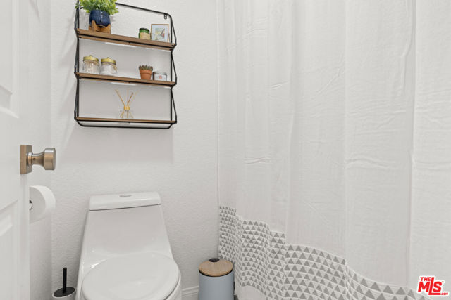 5837 Oak Bend Lane, Oak Park CA: https://media.crmls.org/mediaz/84411e3f-f3b8-4a88-8390-fee61018b54b.jpg