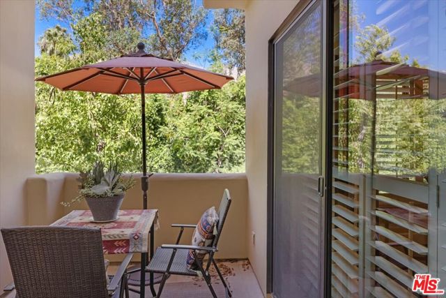 208 Villorrio Drive, Palm Springs CA: https://media.crmls.org/mediaz/844139bb-97e9-41cf-b65d-e0a867f6357f.jpg