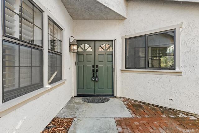 Detail Gallery Image 4 of 49 For 2533 Holly Valley Dr, Vista,  CA 92084 - 3 Beds | 2 Baths