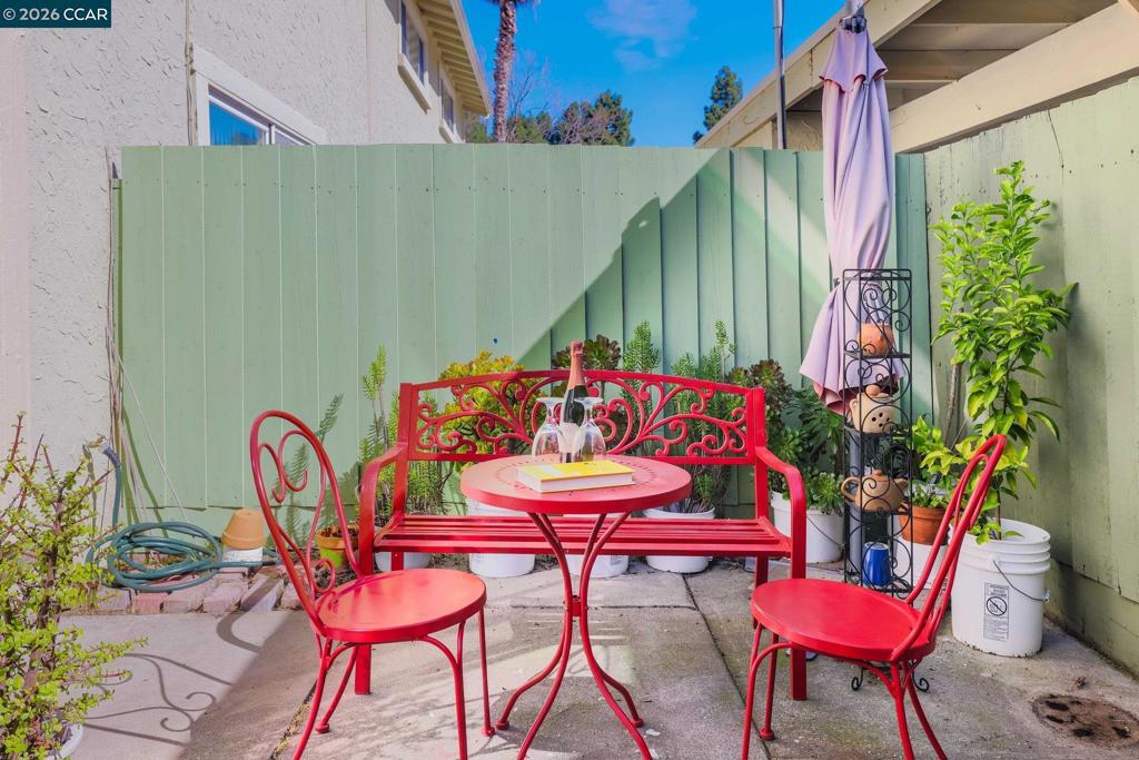 https://media.crmls.org/mediaz/84419465-c6be-49bd-b84c-d5b93ca423d6.jpg?preset=X-Large