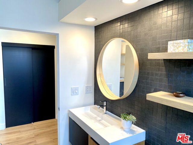 2237 S Bentley Avenue, Los Angeles CA: https://media.crmls.org/mediaz/84420b23-4ddd-47fd-bda9-a1855ce0c85a.jpg