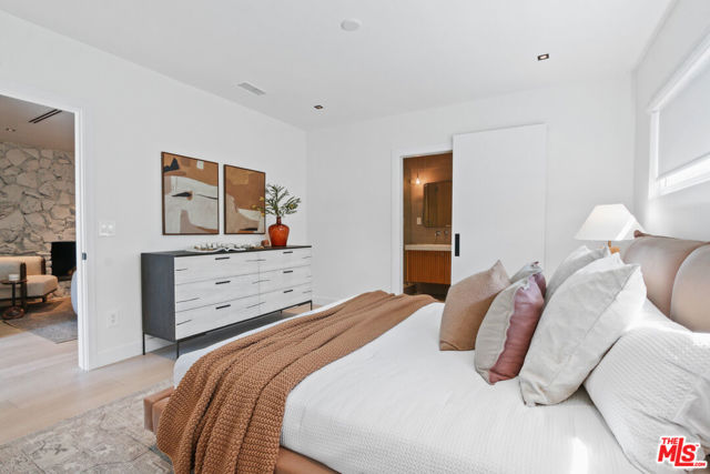 3620 5th Avenue, Los Angeles CA: https://media.crmls.org/mediaz/844213ac-e196-4515-b7a4-02ec7a70167e.jpg