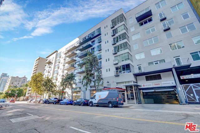 645 W 9th Street, Los Angeles CA: https://media.crmls.org/mediaz/844221a1-ba8c-45d2-bf4c-707c0d4cbf05.jpg