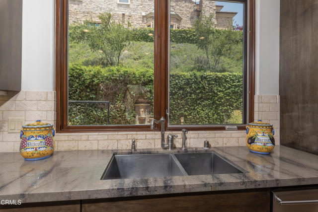 2330 Crystal Lane, Pasadena CA: https://media.crmls.org/mediaz/84427429-0269-411f-aa64-bdf3baf2cb3e.jpg