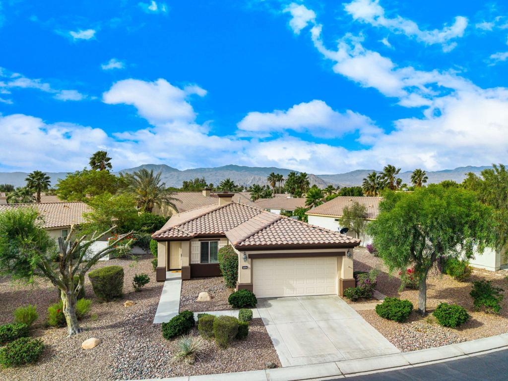 80443 Avenida Linda Vista