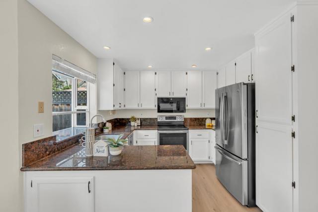 34307 Quartz Terrace, Fremont CA: https://media.crmls.org/mediaz/8443012b-38ce-49ad-b9b8-56d929e3d991.jpg