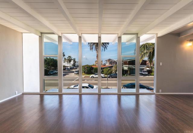 1801 Coast Blvd, Del Mar CA: https://media.crmls.org/mediaz/84432c00-1baf-4946-b870-474e752a371f.jpg