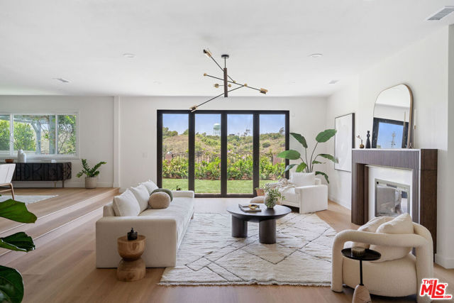 4731 Don Miguel Drive, Los Angeles CA: https://media.crmls.org/mediaz/844379c4-8c00-46ae-b814-32c197cb5b67.jpg