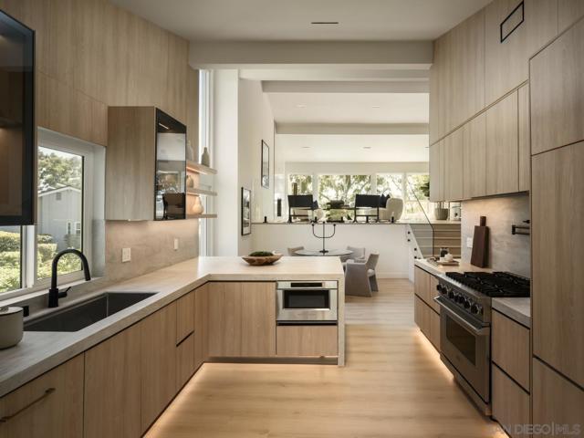 2163 Caminito Circulo Norte, La Jolla CA: https://media.crmls.org/mediaz/84441957-ff1a-4c49-9d3a-083c32c43040.jpg