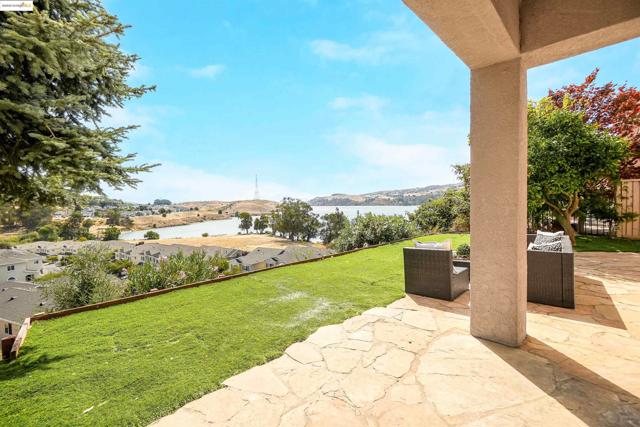 153 Camino Del Sol, Vallejo CA: https://media.crmls.org/mediaz/844470ab-2710-4eee-9c4c-5c9b5b377a94.jpg