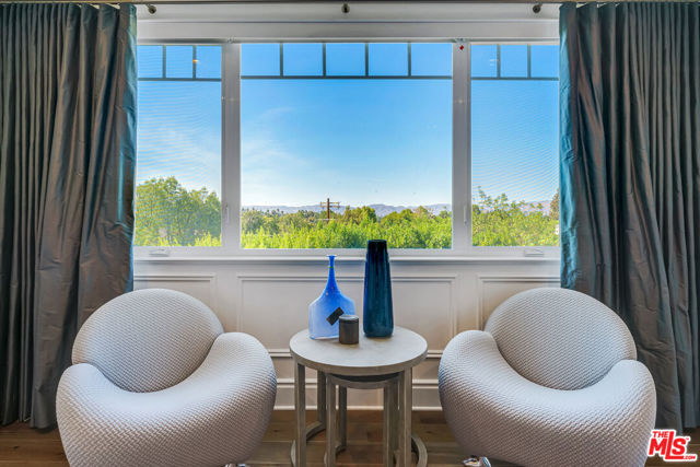 19633 Wells Drive, Tarzana CA: https://media.crmls.org/mediaz/84449e49-75b2-4ad2-a190-97395446751f.jpg