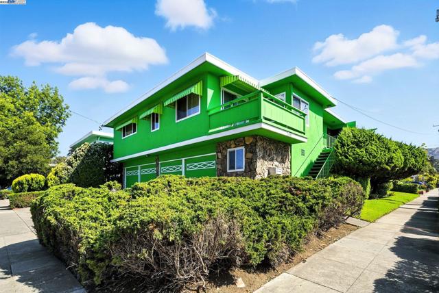 3101 61St Ave, Oakland CA: https://media.crmls.org/mediaz/844504a8-b800-4af1-b261-2ab121e02651.jpg