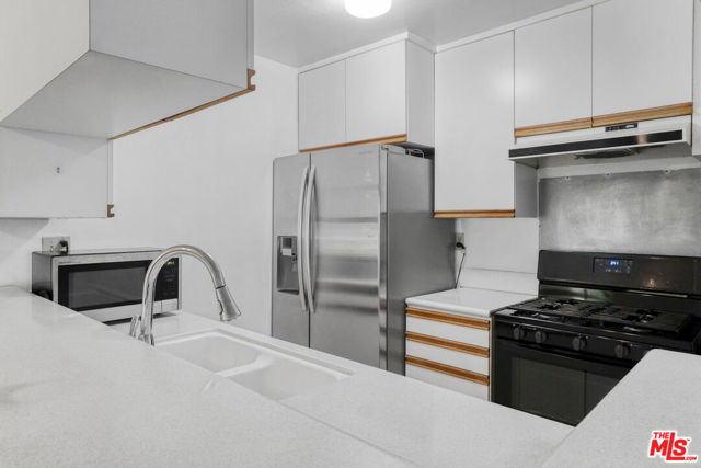 20134 Leadwell Street, Winnetka CA: https://media.crmls.org/mediaz/844584f7-48d0-4704-b2f2-143c4ced958b.jpg