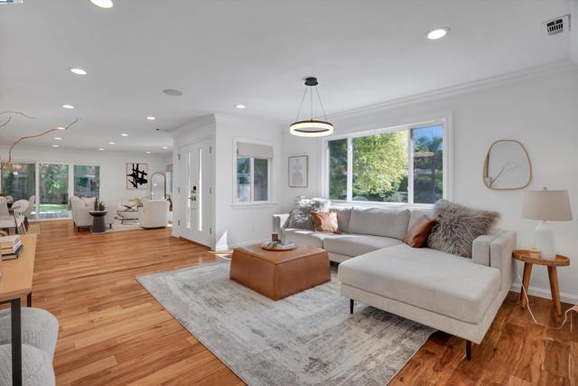 3 Dale Ct, Lafayette CA: https://media.crmls.org/mediaz/8445f8c1-b01d-46d0-86aa-4bd7035c8d7d.jpg