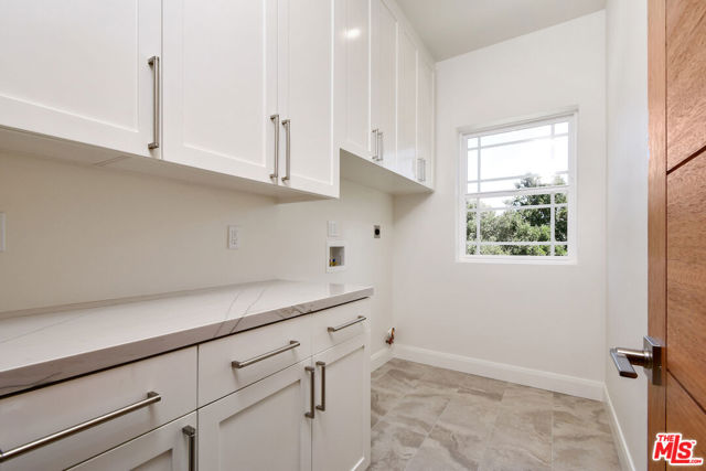 29677 Mulholland Highway, Agoura Hills CA: https://media.crmls.org/mediaz/8446045b-7a63-4ea0-9037-5765aeca1d36.jpg